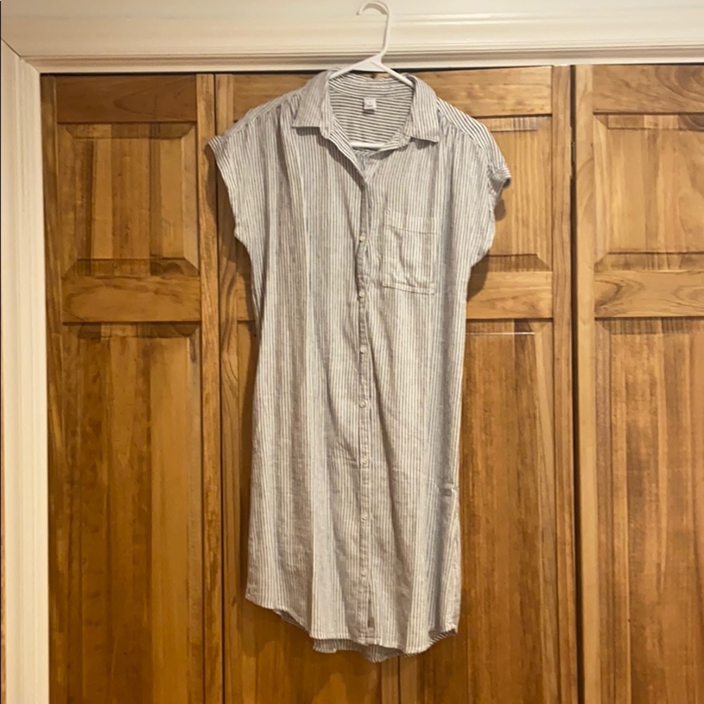 Old Navy dress. New condition